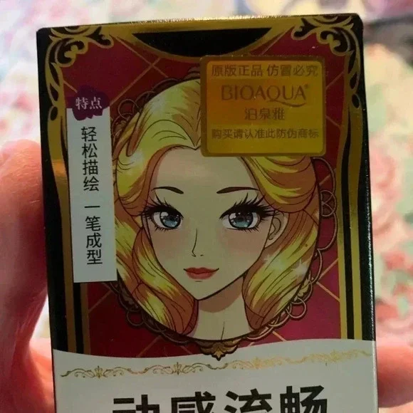 Black Shade of Eyeliner to make your eyes pop - Picture 2 of 3